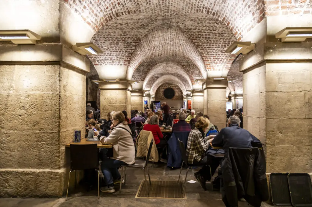 Café in the Crypt
